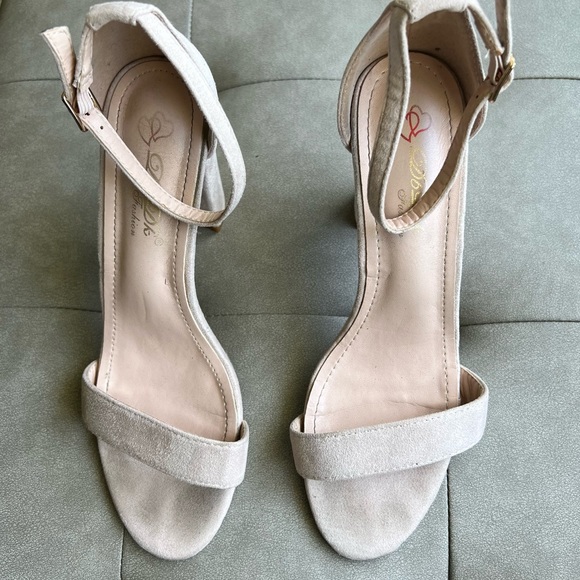 Suede Chunky heel strap sandal - Picture 6 of 9